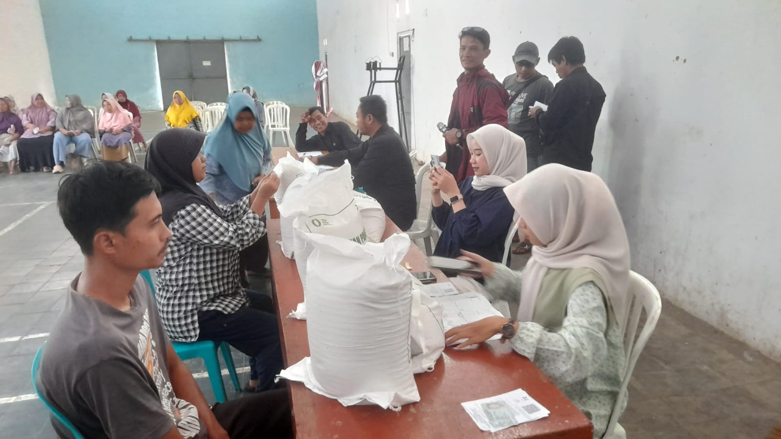 Penyaluran Bantuan Beras Bulog